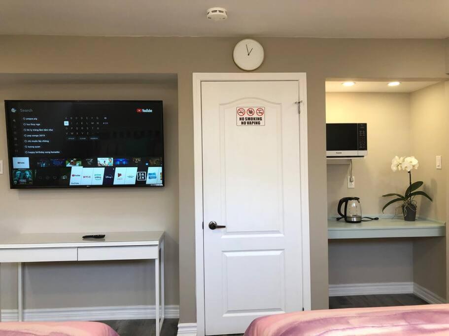 Entire Basement With 3 Bedrooms 尼亚加拉瀑布城 外观 照片