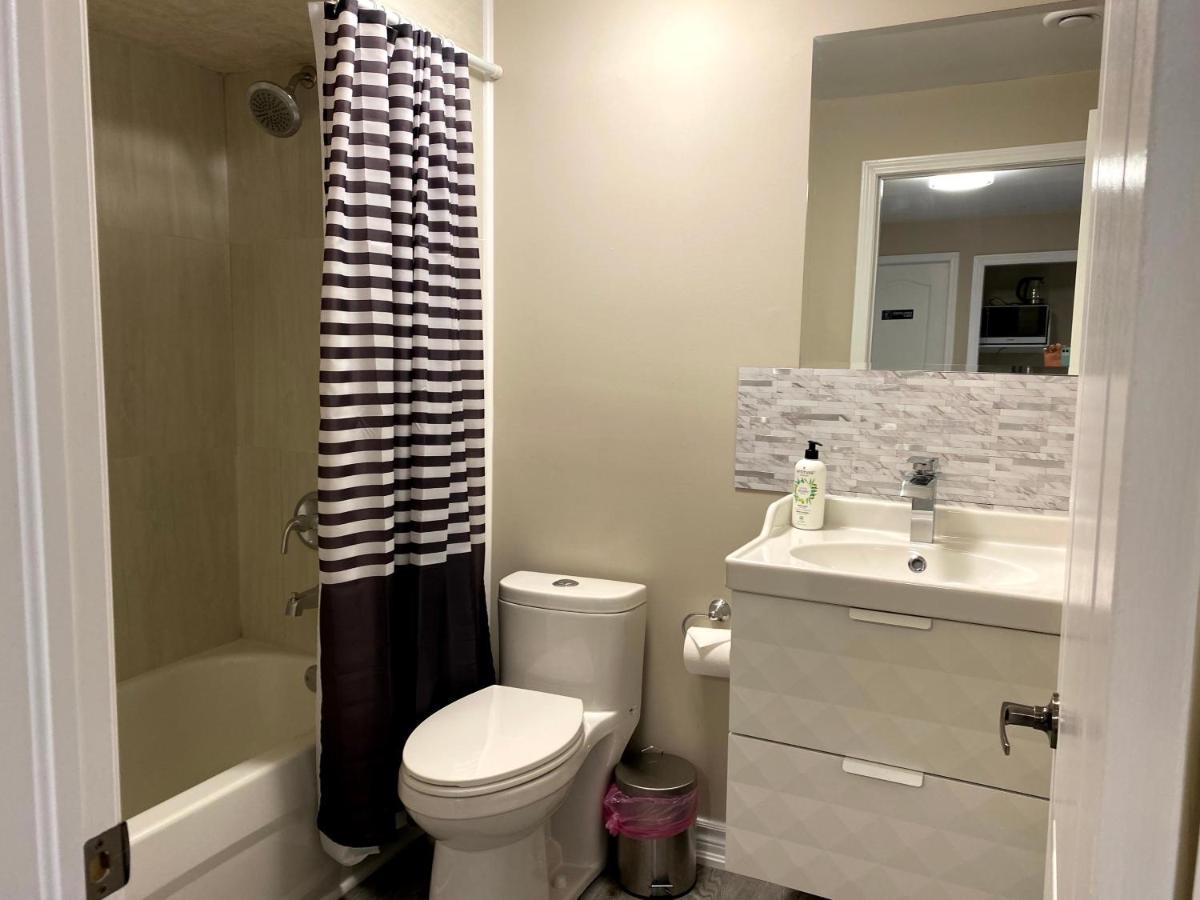 Entire Basement With 3 Bedrooms 尼亚加拉瀑布城 外观 照片