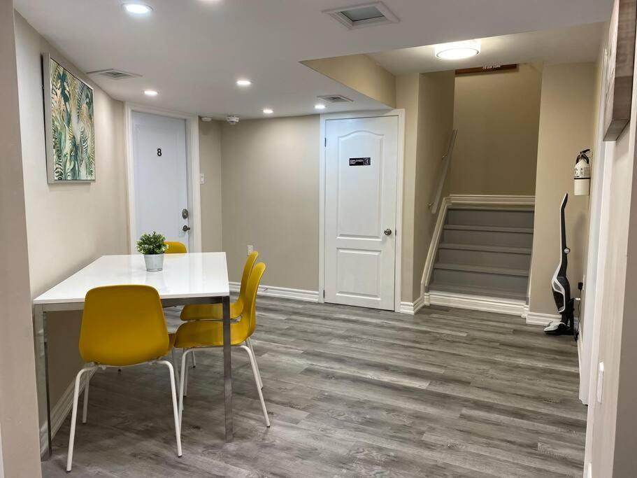 Entire Basement With 3 Bedrooms 尼亚加拉瀑布城 外观 照片