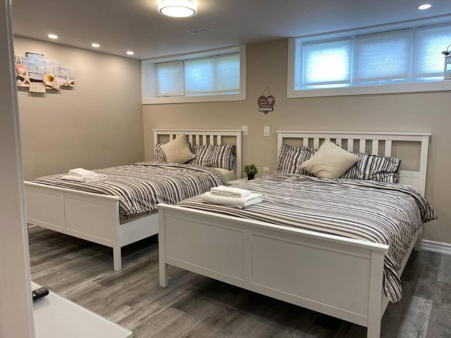 Entire Basement With 3 Bedrooms 尼亚加拉瀑布城 外观 照片
